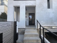 【神奈川県/横浜市青葉区美しが丘】青葉区美しが丘2丁目 中古戸建 アプローチ：※家具・調度品等は販売価格に含まれておりません。
