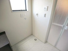 【神奈川県/川崎市麻生区虹ケ丘】麻生区虹ヶ丘1丁目　新築戸建　1号棟（全2棟） 洗面室：洗濯機置き場