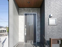 【神奈川県/川崎市麻生区虹ケ丘】麻生区虹ヶ丘1丁目　新築戸建　1号棟（全2棟） 玄関