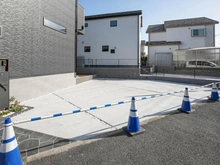 【神奈川県/川崎市麻生区虹ケ丘】麻生区虹ヶ丘1丁目　新築戸建　1号棟（全2棟） 駐車場