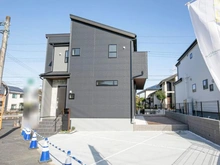 【神奈川県/川崎市麻生区虹ケ丘】麻生区虹ヶ丘1丁目　新築戸建　1号棟（全2棟） 外観：1号棟：写真中央（全2棟）