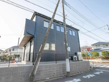 【神奈川県/川崎市麻生区虹ケ丘】麻生区虹ヶ丘1丁目　新築戸建　1号棟（全2棟） 外観：1号棟：写真中央（全2棟）