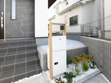 【神奈川県/川崎市麻生区虹ケ丘】麻生区虹ヶ丘1丁目　新築戸建　2号棟（全2棟） アプローチ