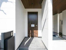 【神奈川県/川崎市宮前区犬蔵】宮前区犬蔵1丁目　新築戸建て1号棟（全2棟） 玄関