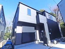 【神奈川県/川崎市高津区北野川】高津区北野川　新築戸建て1号棟（全2棟） 外観：１号棟：写真中央（全2棟）