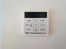 【神奈川県/川崎市高津区北野川】高津区北野川　新築戸建て1号棟（全2棟） 給湯器リモコン