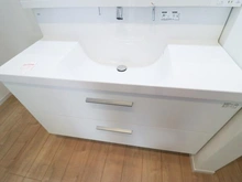 【神奈川県/横浜市都筑区東山田】都筑区東山田1丁目　新築戸建て1号棟（全3棟） 洗面室：化粧洗面台