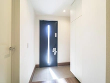 【神奈川県/横浜市都筑区東山田】都筑区東山田1丁目　新築戸建て2号棟（全3棟） 玄関