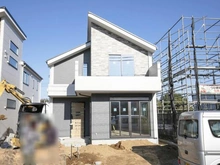 【神奈川県/横浜市都筑区東山田】都筑区東山田1丁目　新築戸建て3号棟（全3棟） 建築中の外観：3号棟（全3棟）：写真中央