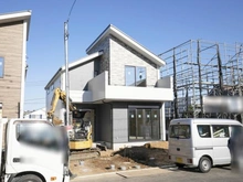 【神奈川県/横浜市都筑区東山田】都筑区東山田1丁目　新築戸建て3号棟（全3棟） 建築中の外観：3号棟（全3棟）：写真中央