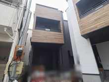 【神奈川県/川崎市宮前区水沢】宮前区水沢3丁目　新築戸建て1号棟（全5棟） 外観：1号棟：写真中央（全5棟）