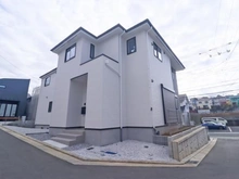 【神奈川県/横浜市青葉区荏子田】青葉区荏子田1丁目　新築戸建て3号棟（全4棟） 外観：全4棟（写真中央）