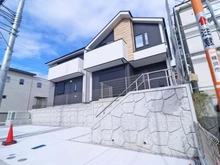 【神奈川県/横浜市青葉区荏子田】青葉区荏子田1丁目　新築戸建て4号棟（全4棟） 外観：全4棟（写真中央）