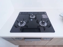 【神奈川県/川崎市宮前区有馬】宮前区有馬3丁目　中古戸建 キッチン：三口ガスコンロ