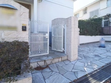 【神奈川県/川崎市宮前区有馬】宮前区有馬3丁目　中古戸建 アプローチ