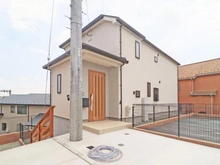 【神奈川県/川崎市宮前区南野川】宮前区南野川2丁目　新築戸建てB棟（全2棟） 外観：B号棟：写真中央（全2棟）