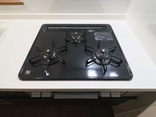 【神奈川県/川崎市宮前区南野川】宮前区南野川1丁目　新築戸建てA号棟（全2棟） キッチン：3口コンロ