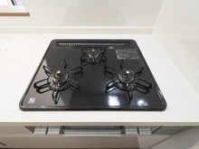 【神奈川県/川崎市宮前区南野川】宮前区南野川1丁目　新築戸建てB号棟（全2棟） キッチン：3口ガスコンロ