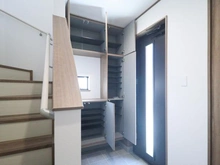 【神奈川県/川崎市宮前区南野川】宮前区南野川1丁目　新築戸建てB号棟（全2棟） 玄関：下足入れ