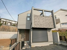 【神奈川県/横浜市青葉区美しが丘】青葉区美しが丘4丁目 新築戸建て2号棟（全2棟） 外観：2号棟：写真中央（全2棟）