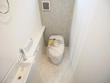 【神奈川県/横浜市青葉区美しが丘】青葉区美しが丘4丁目 新築戸建て2号棟（全2棟） トイレ：2階