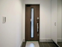 【神奈川県/横浜市青葉区美しが丘】青葉区美しが丘4丁目 新築戸建て2号棟（全2棟） 玄関