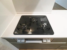 【神奈川県/川崎市宮前区けやき平】宮前区けやき平　新築戸建てA号棟（全4棟） キッチン：3口ガスコンロ