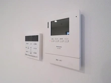 【神奈川県/川崎市宮前区けやき平】宮前区けやき平　新築戸建てB号棟（全4棟） モニター付きインターフォン：モニター付きインターフォン・給湯器操作パネル