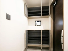 【神奈川県/横浜市都筑区加賀原】都筑区加賀原一丁目　新築戸建て 玄関：収納