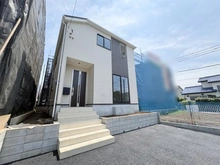 【神奈川県/横浜市青葉区美しが丘西】青葉区美しが丘西2丁目　新築戸建て2号棟（全10棟） 外観：2号棟：写真中央（全10棟）