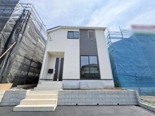 【神奈川県/横浜市青葉区美しが丘西】青葉区美しが丘西2丁目　新築戸建て2号棟（全10棟） 外観：2号棟：写真中央（全10棟）