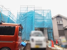 【神奈川県/川崎市宮前区西野川】宮前区西野川3丁目　新築戸建3号棟（全4棟） 建築中の外観：3号棟：写真中央（全4棟）