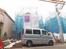 【神奈川県/川崎市宮前区西野川】宮前区西野川3丁目　新築戸建4号棟（全4棟） 建築中の外観：4号棟：写真中央（全4棟）