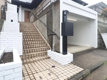 【神奈川県/横浜市青葉区市ケ尾町】青葉区市ケ尾町　中古戸建て アプローチ
