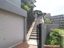 【神奈川県/川崎市宮前区有馬】宮前区有馬9丁目戸建て アプローチ