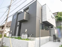 【東京都/町田市本町田】町田市本町田新築戸建て2号棟（全2棟） 外観：2号棟：写真中央（全2棟）
