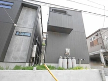 【東京都/町田市本町田】町田市本町田新築戸建て2号棟（全2棟） 外観：2号棟：写真中央（全2棟）