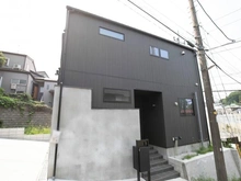 【東京都/町田市本町田】町田市本町田新築戸建て1号棟（全2棟） 外観：1号棟：写真中央（全2棟）