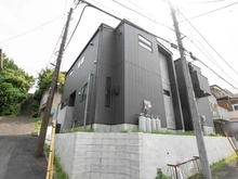 【東京都/町田市本町田】町田市本町田新築戸建て1号棟（全2棟） 外観：1号棟：写真中央（全2棟）