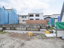 【神奈川県/相模原市中央区淵野辺本町】中央区淵野辺本町3丁目新築戸建て2号棟（全5棟） 現地（建築前）：2号棟：写真中央（全5棟）
