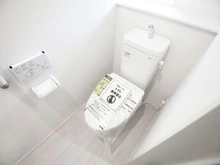 【神奈川県/相模原市中央区淵野辺本町】中央区淵野辺本町3丁目新築戸建て2号棟（全5棟） トイレ：1階