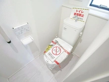 【神奈川県/相模原市中央区淵野辺本町】中央区淵野辺本町3丁目新築戸建て5号棟（全5棟） トイレ：1階