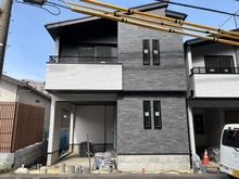 【神奈川県/横浜市緑区鴨居町】緑区鴨居町　新築戸建1号棟（全5棟） 建築中の外観：1号棟/全5棟　一番左