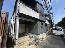 【神奈川県/横浜市緑区鴨居町】緑区鴨居町　新築戸建1号棟（全5棟） 建築中の外観：1号棟/全5棟　一番左