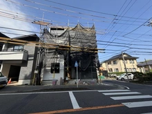 【神奈川県/横浜市緑区鴨居町】緑区鴨居町　新築戸建3号棟（全5棟） 建築中の外観：3号棟/全5棟　角