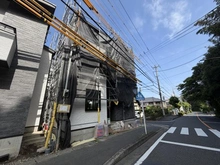 【神奈川県/横浜市緑区鴨居町】緑区鴨居町　新築戸建3号棟（全5棟） 建築中の外観：3号棟/全5棟　角