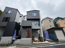 【神奈川県/横浜市緑区鴨居町】緑区鴨居町　新築戸建4号棟（全5棟） 建築中の外観：4号棟（全5棟）右側