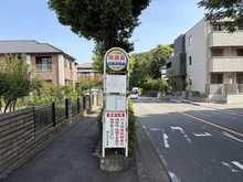 【神奈川県/横浜市緑区鴨居町】緑区鴨居町　新築戸建5号棟（全5棟） バス停「地蔵前」（現地より約40m）：最寄り鴨居駅行バス停まで徒歩1分以内