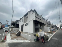 【東京都/町田市成瀬台】町田市成瀬台1丁目　新築戸建て12号棟（全18棟） 建築中の外観：全18区画　左側　12号棟