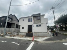 【東京都/町田市成瀬台】町田市成瀬台1丁目　新築戸建て12号棟（全18棟） 建築中の外観：全18区画　左側　12号棟